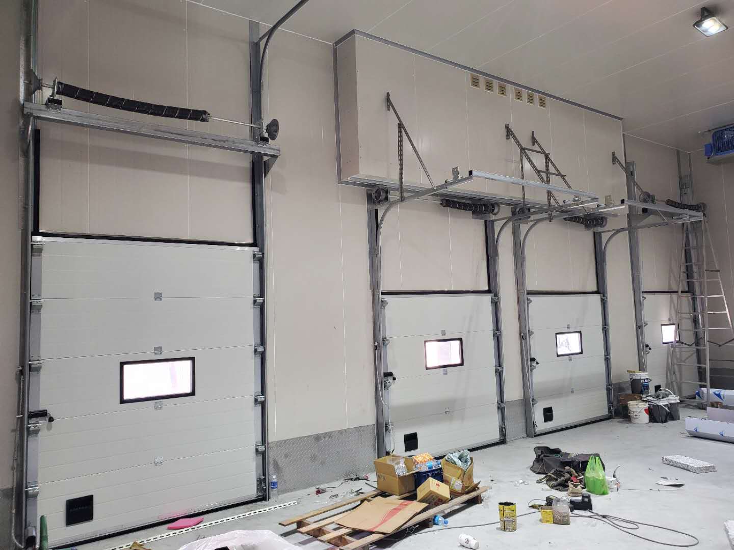 Vertical Lift Industrial Overhead Sectional Door